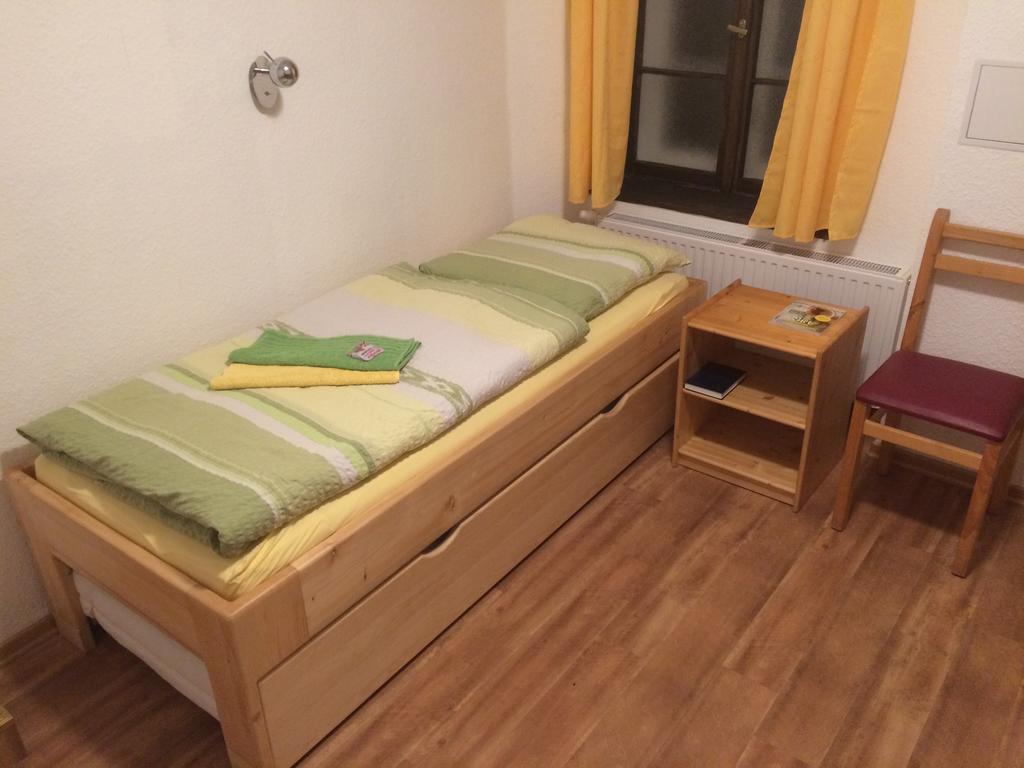 Pension Zur Wartburg กอร์ลิตซ์ ภายนอก รูปภาพ